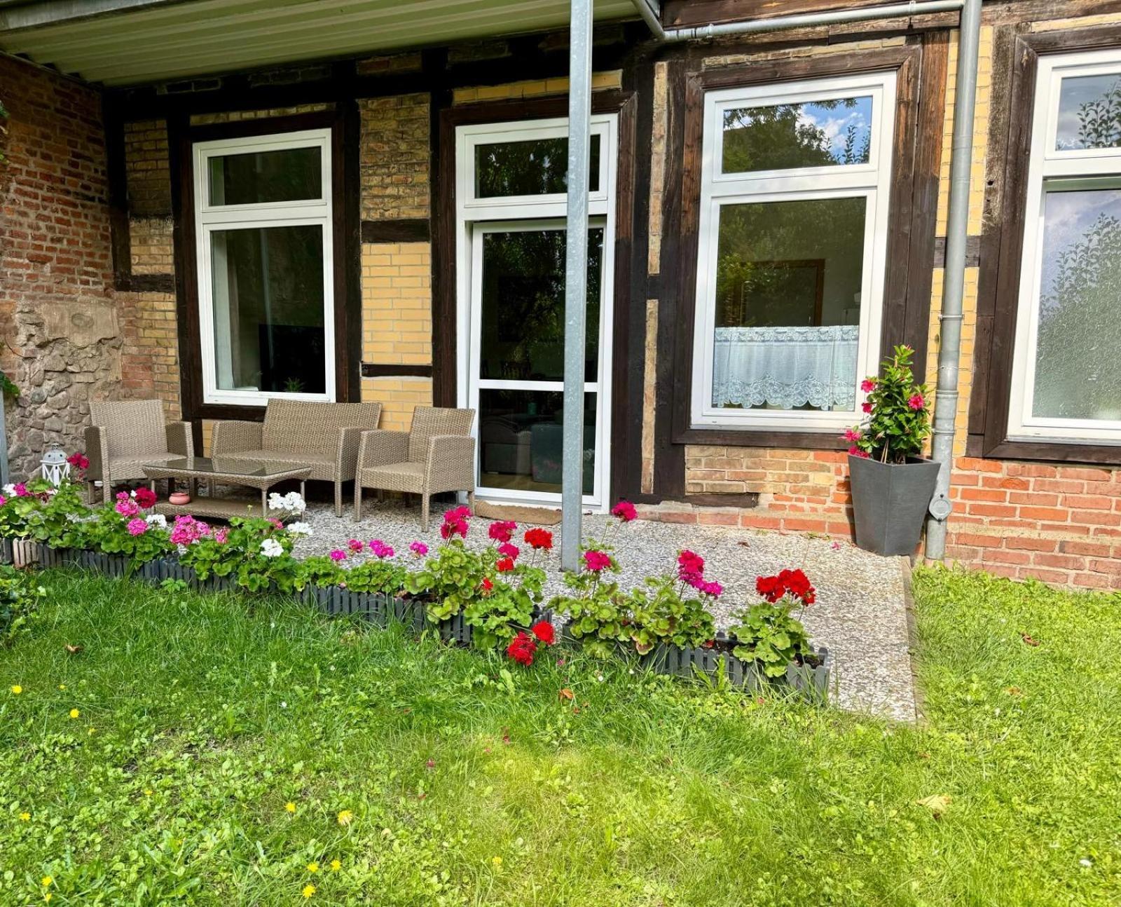 Attraktive Wohnung Im Gruenen Hinterhof Schwerin  Exteriér fotografie